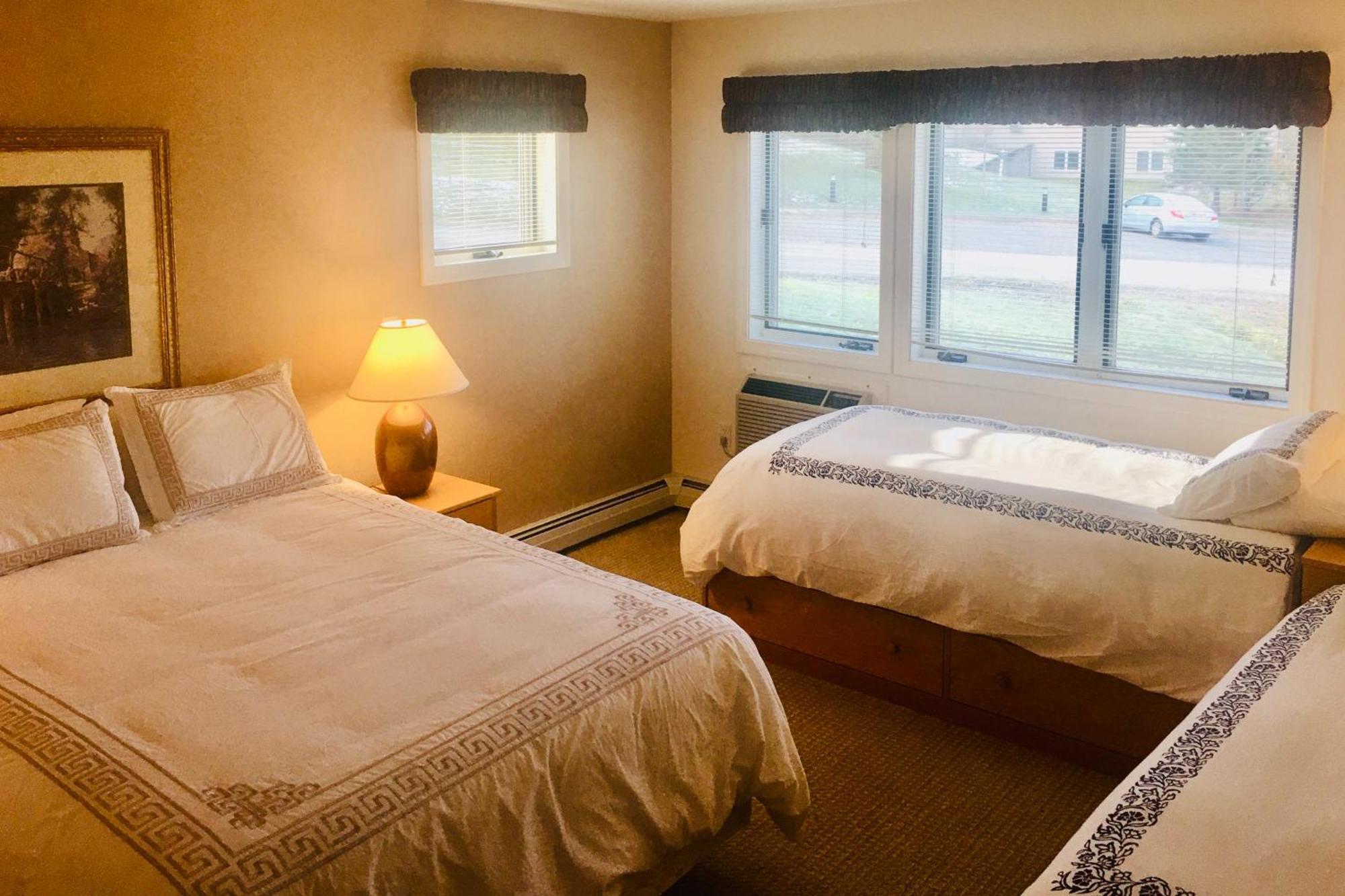Trailside Highlands Villa Jeffersonville Room photo